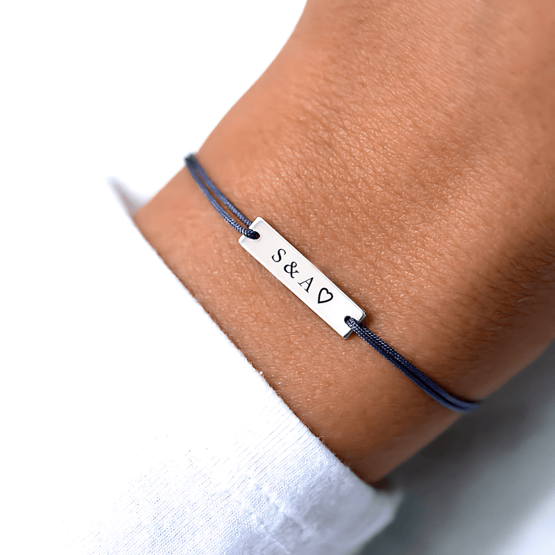 Federleichter Armschmuck, der sich perfekt ans Handgelenk anpasst