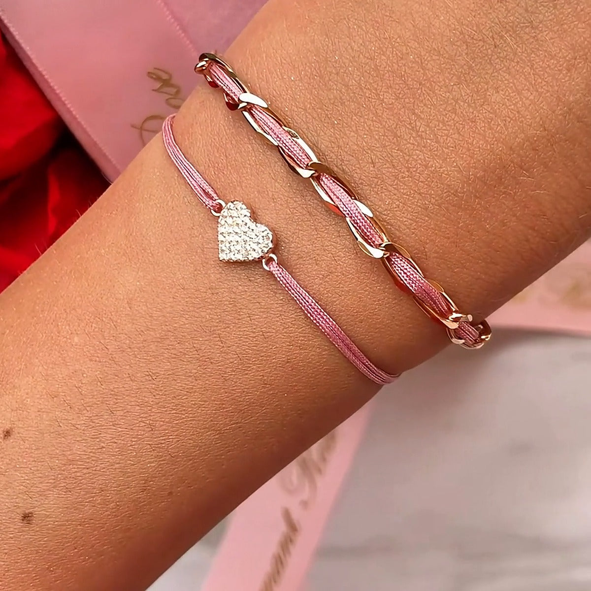 Armband Set Dunkelrosa am Handgelenk: Unico und Herz pavé mit Zirkonia aus 925 Sterling Silber rosé vergoldet