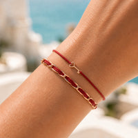 Armband Set Dunkelrot am Handgelenk: Unico Armband und Schlüssel-Armband aus 925 Sterling Silber, rosé vergoldet, mit dunkelroten Textilbändern