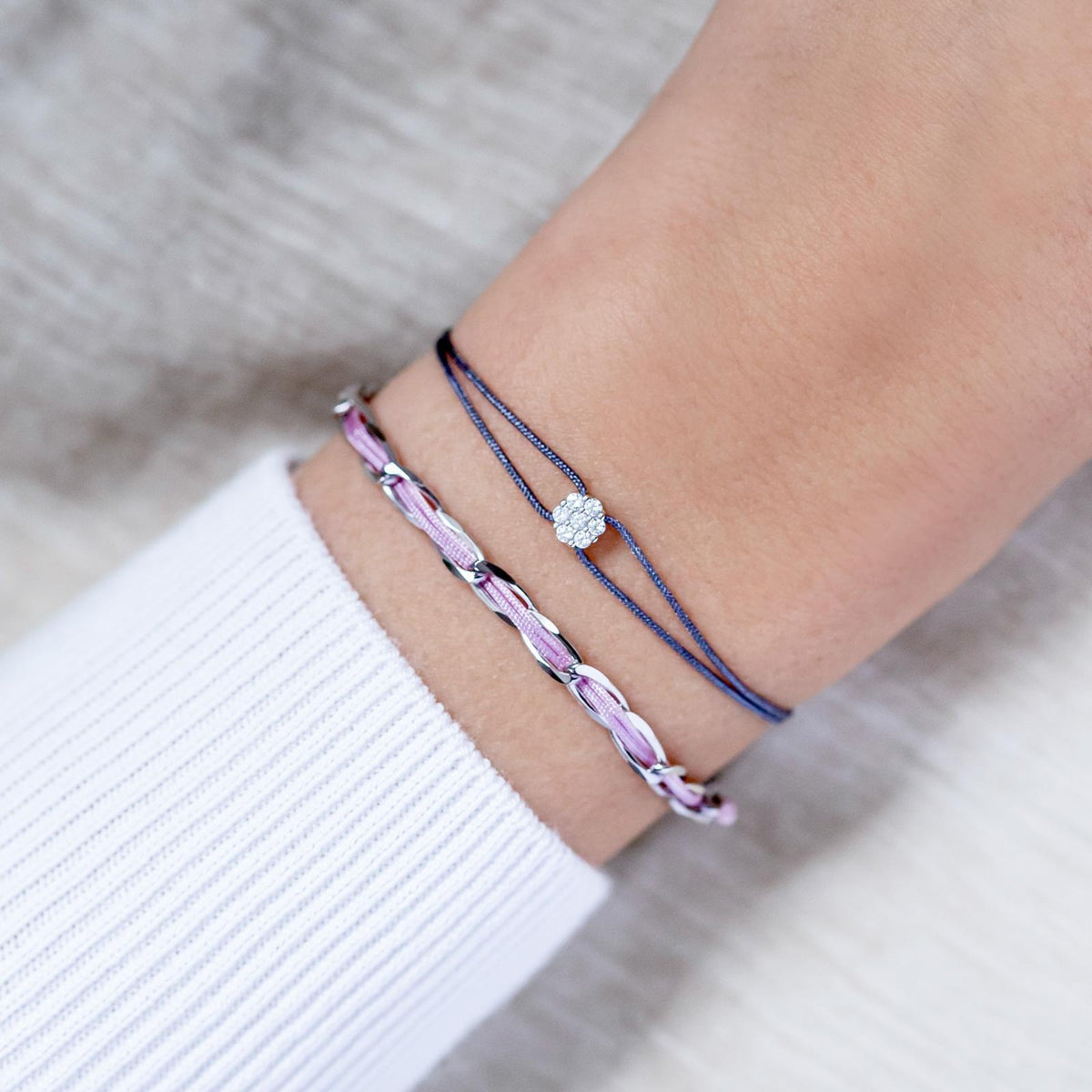 Armband Set Rosa-Blau am Handgelenk: Unico Armband hellrosa und Zirkonia-Armband dunkelblau aus 925 Sterling Silber rhodiniert