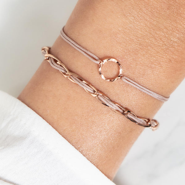 Armband Set braun-beige am Handgelenk getragen: Unico und Circle, 925 Silber rosé vergoldet