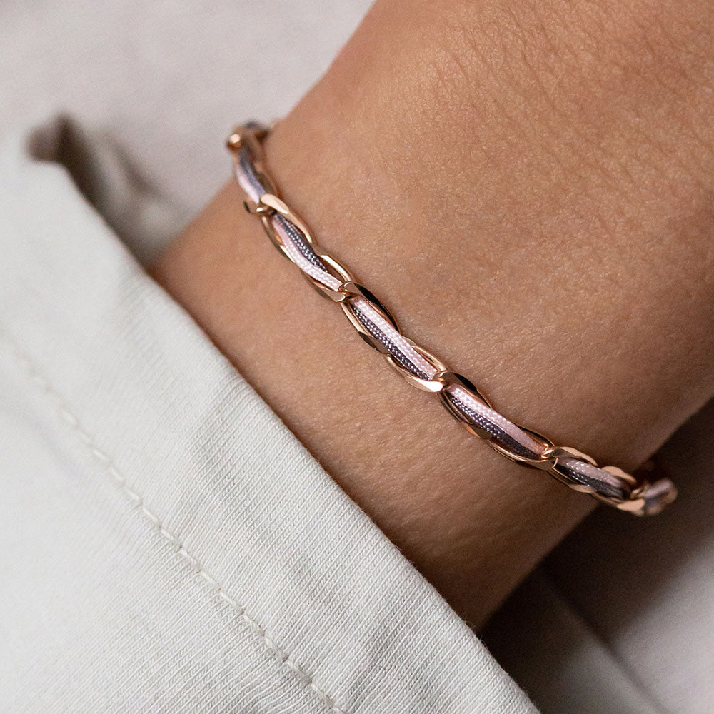 Armband Unico 925 Sterling Silber rosé vergoldet, Textil grau-lila, am Handgelenk getragen